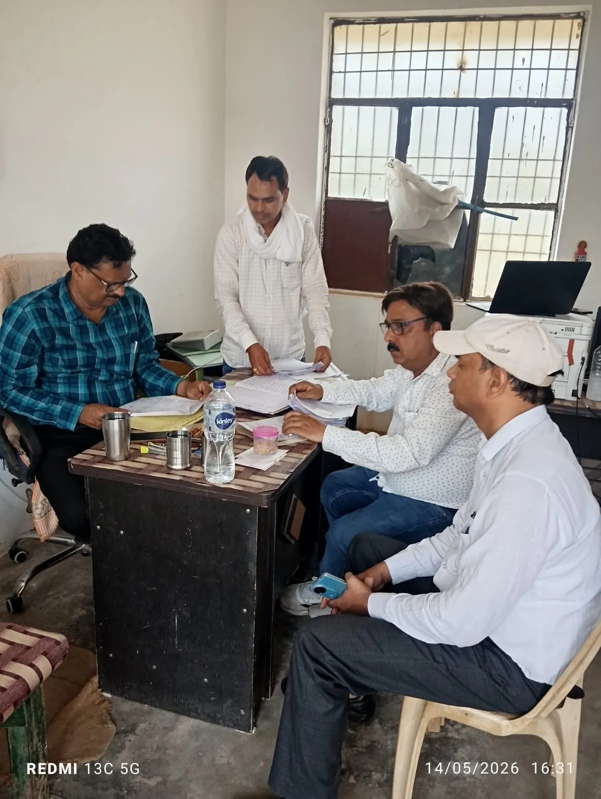 गेंहू खरीद मे शिथिलता बरतने वाले केन्द्र प्रभारी हटाये जाएँगे - देवेंद्र कुमार सिंह