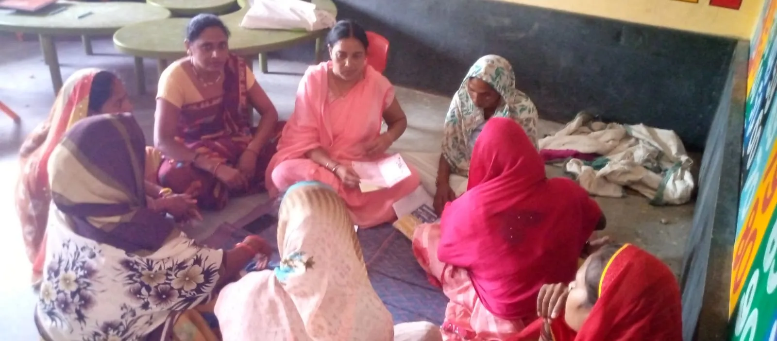 लू से बचाव के लिए सोनभद्र विकास समिति ने महिला समूहों को किया जागरूक