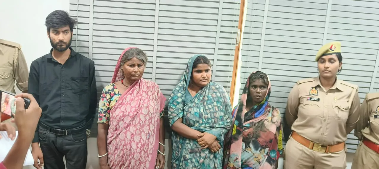 आटो में बैठकर सवारियों से टप्पेबाजी करने वाली 3 महिलाएं  गिरफ्तार, 15 लाख की ज्वैलरी बरामद 