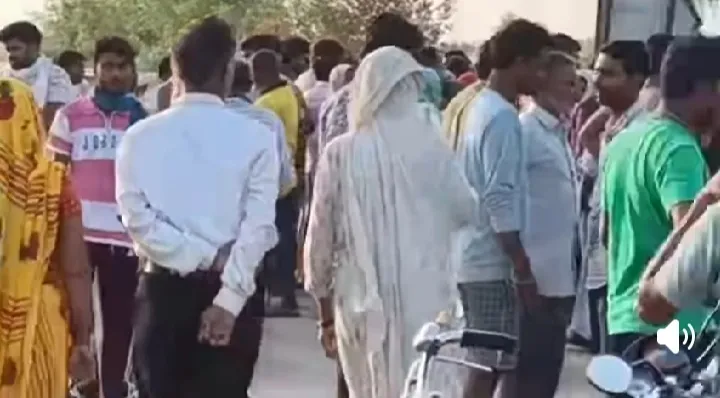 सिद्धार्थनगर में अनियंत्रित होकर पोखरे में डूबी कार , दो की मौत, तीन घायल