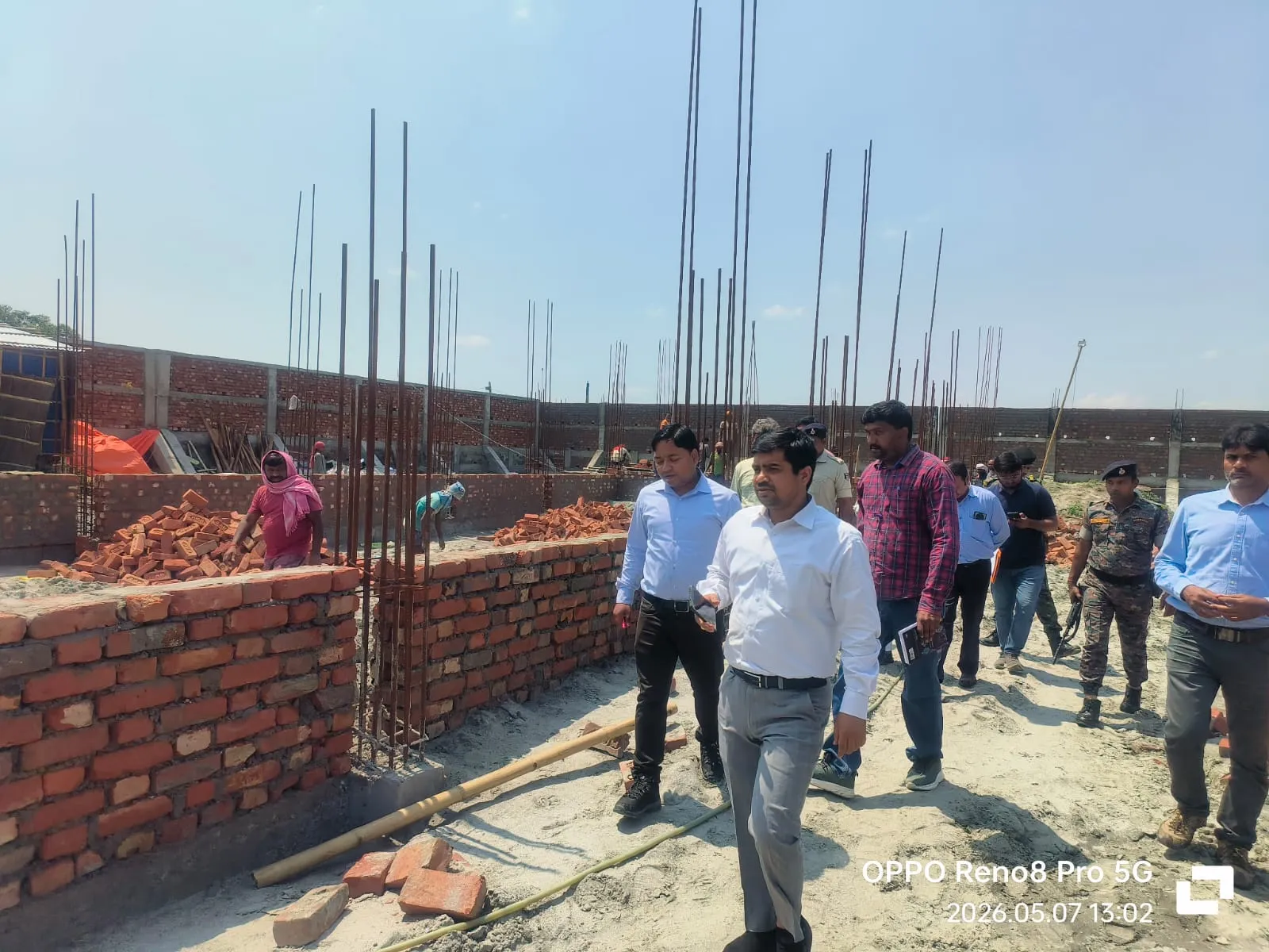 निर्माणाधीन विद्युत शक्ति उपकेंद्रों का डीएम ने किया निरीक्षण , धीमी प्रगति पर जताई नाराजगी 