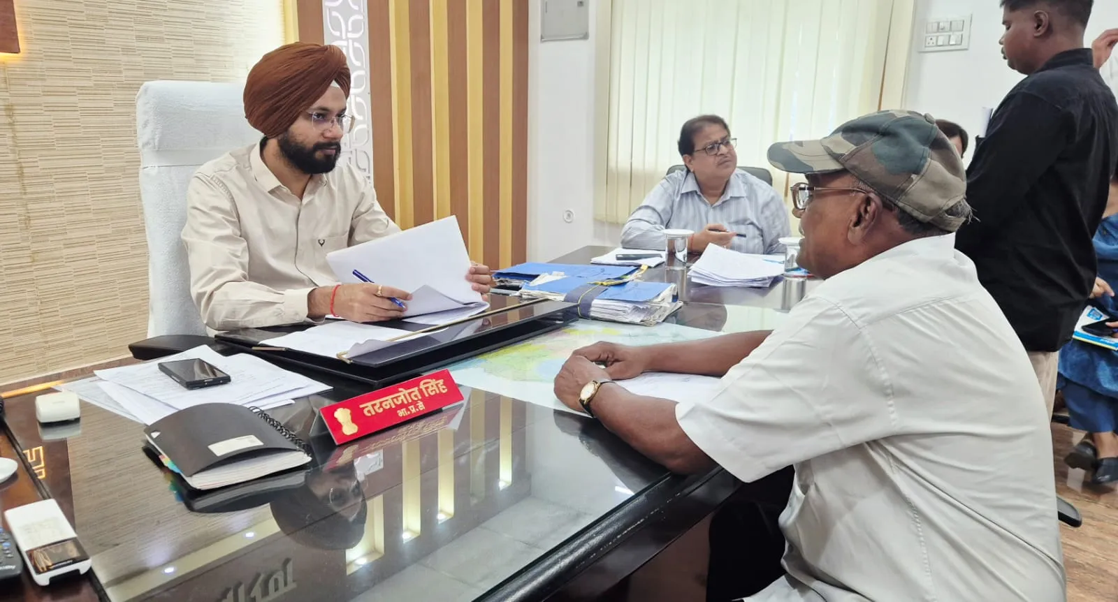 जिला पदाधिकारी के जनसुनवाई कार्यक्रम में 95 मामलों की हुई सुनवाई