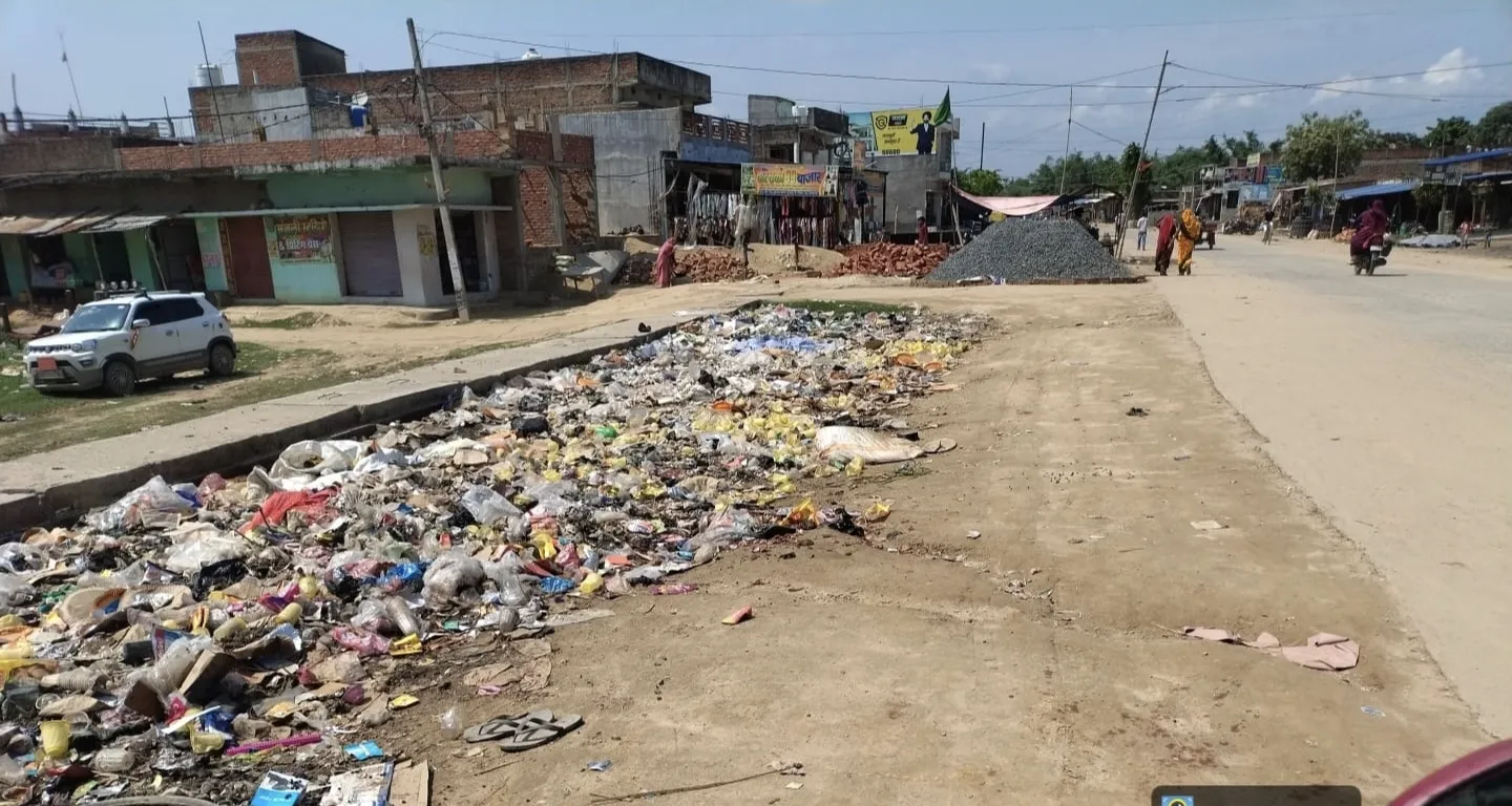 कचरे के अंबार में तब्दील हुआ इनरवा बाजार