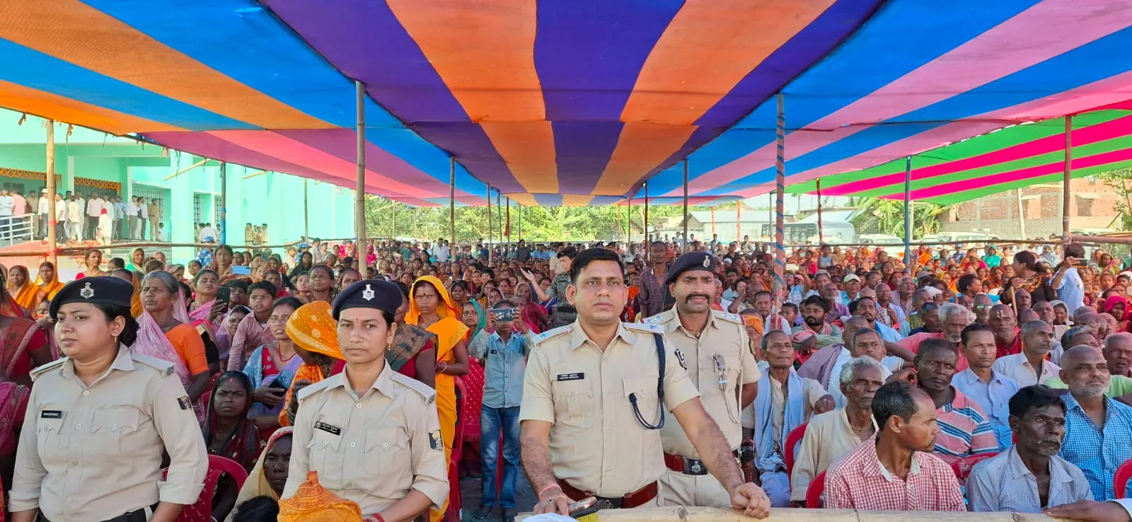 मंच पर गुटबाजी और ‘विवादित चेहरे’ की मौजूदगी से मचा बवाल