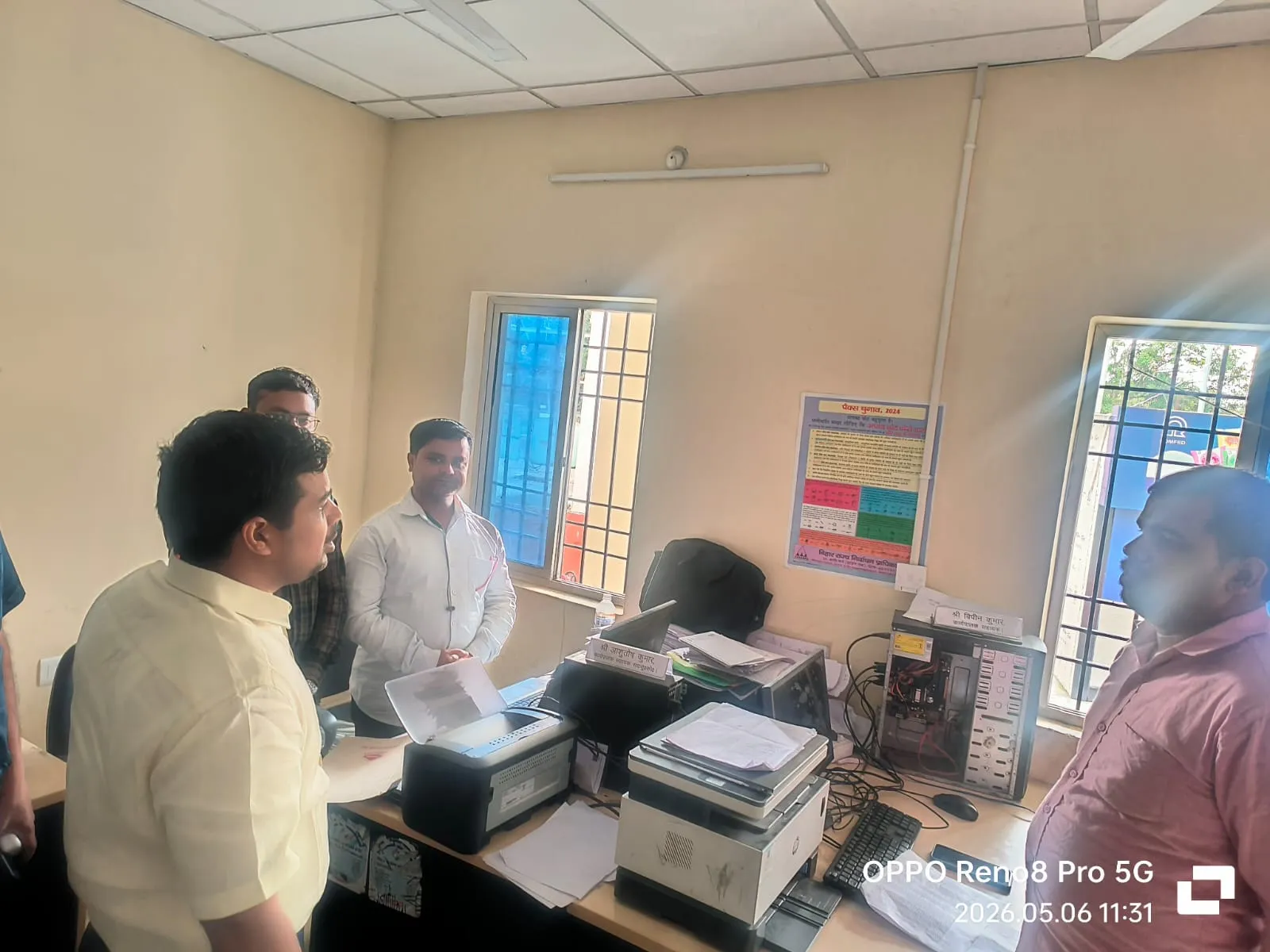 प्रतापगंज प्रखंड कार्यालय का डीएम ने किया औचक निरीक्षण