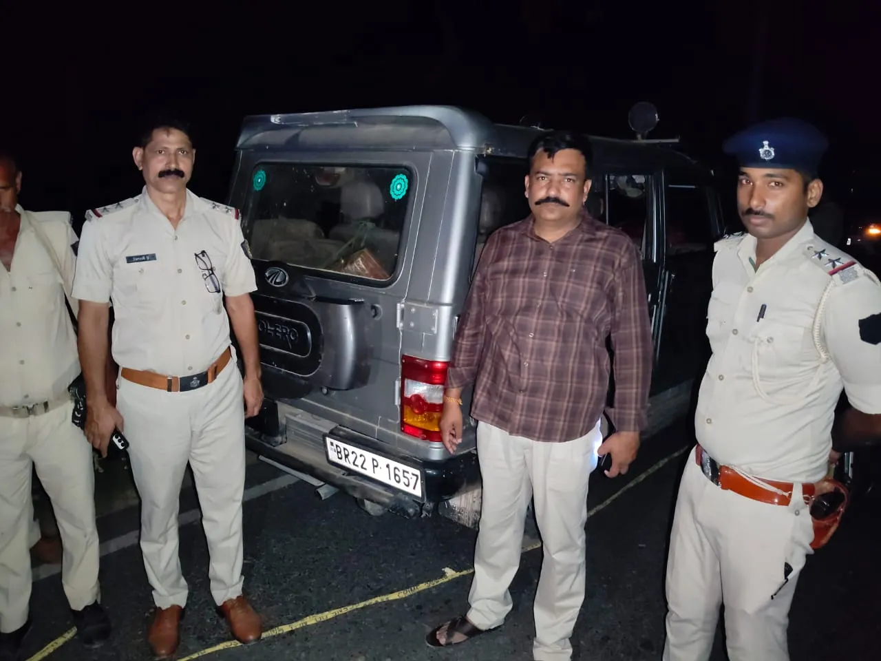 नेपाल से लाई जा रही 132.65 किलो गांजा की खेप बरामद, तस्कर फरार