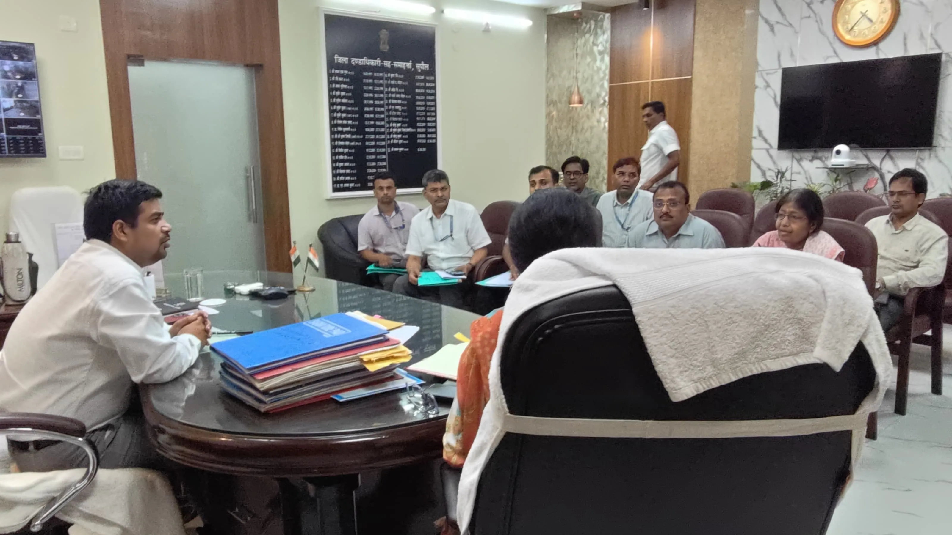 ओबीसी कन्या आवासीय स्कूल की व्यवस्था सुधारने को लेकर डीएम ने की बैठक सब हेडलाइन
