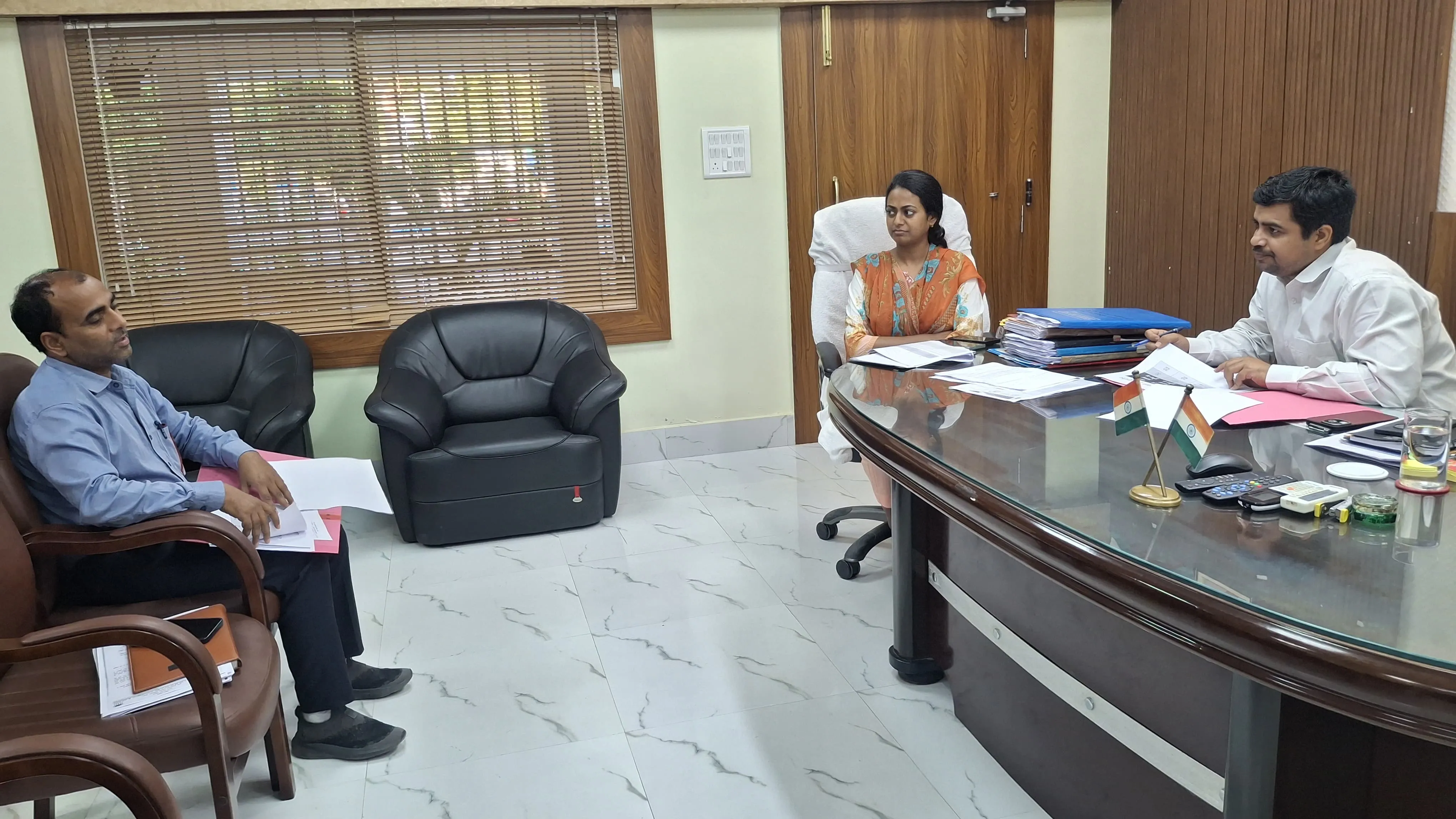 सामाजिक सुरक्षा योजनाओं की डीएम ने की समीक्षा, प्रचार-प्रसार बढ़ाने के दिए निर्देश