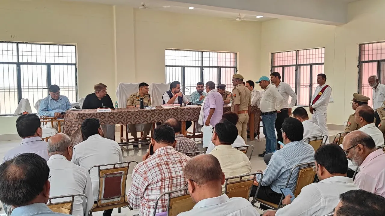 जिलाधिकारी एवं पुलिस अधीक्षक सोनभद्र द्वारा तहसील ओबरा में सम्पूर्ण समाधान दिवस पर सुनी गई जन समस्याएं