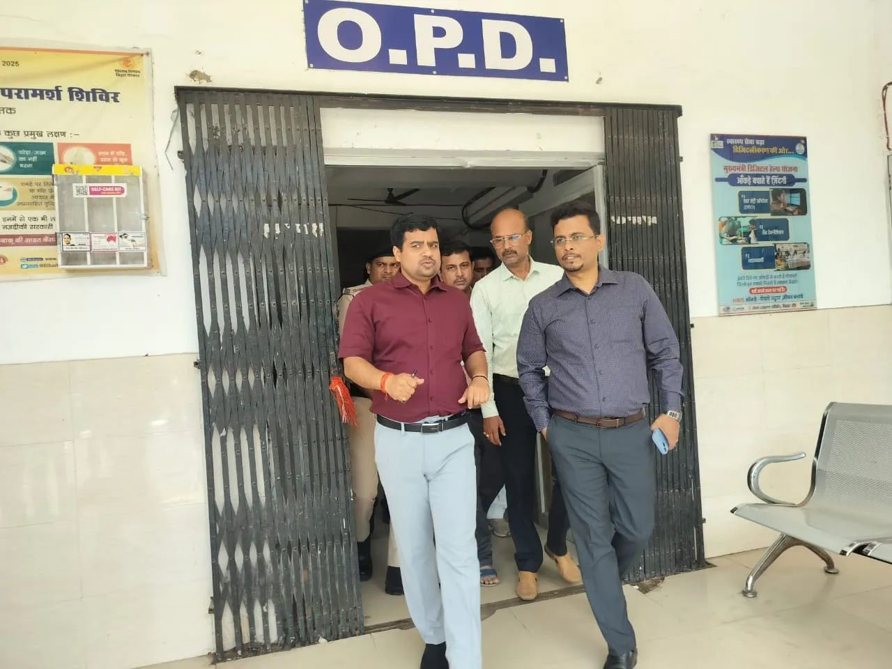 किशनपुर सीएचसी का डीएम ने किया औचक निरीक्षण, गंदगी पर जताई नाराजगी