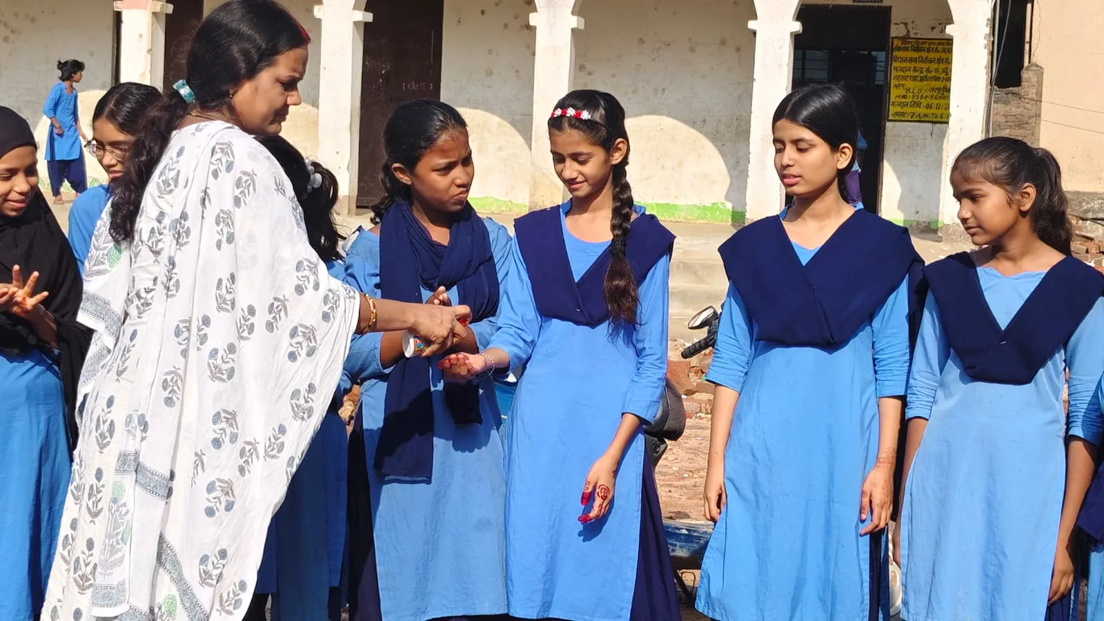 पटना के विद्यालय में हाथ स्वच्छता दिवस पर बच्चों को सिखाए गए साफ-सफाई के नियम 