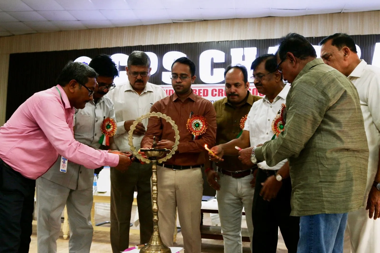 जरूरतमंदों तक मदद पहुंचाने का सशक्त माध्यम है रेड क्रॉस सोसायटी: जिलाधिकारी 