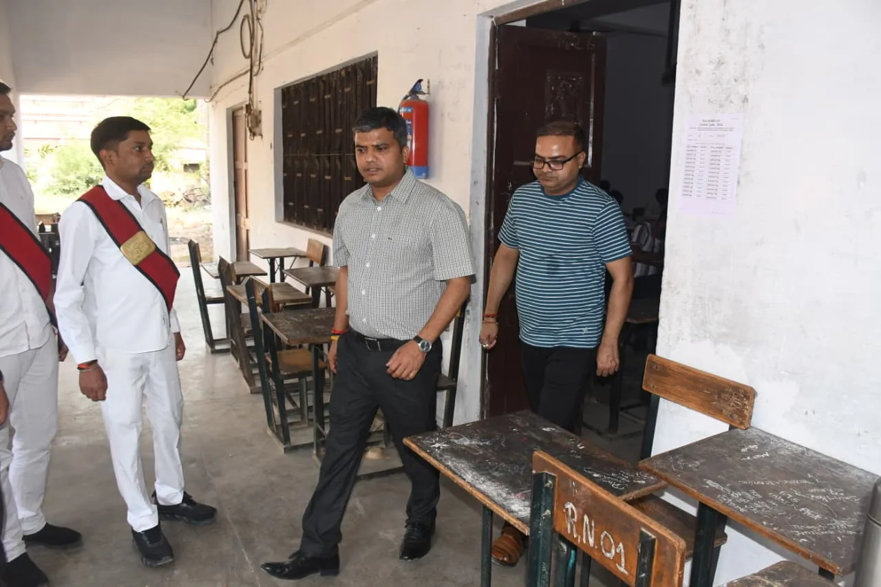 जिलाधिकारी ने किया परीक्षा केन्द्रों का निरीक्षण।
