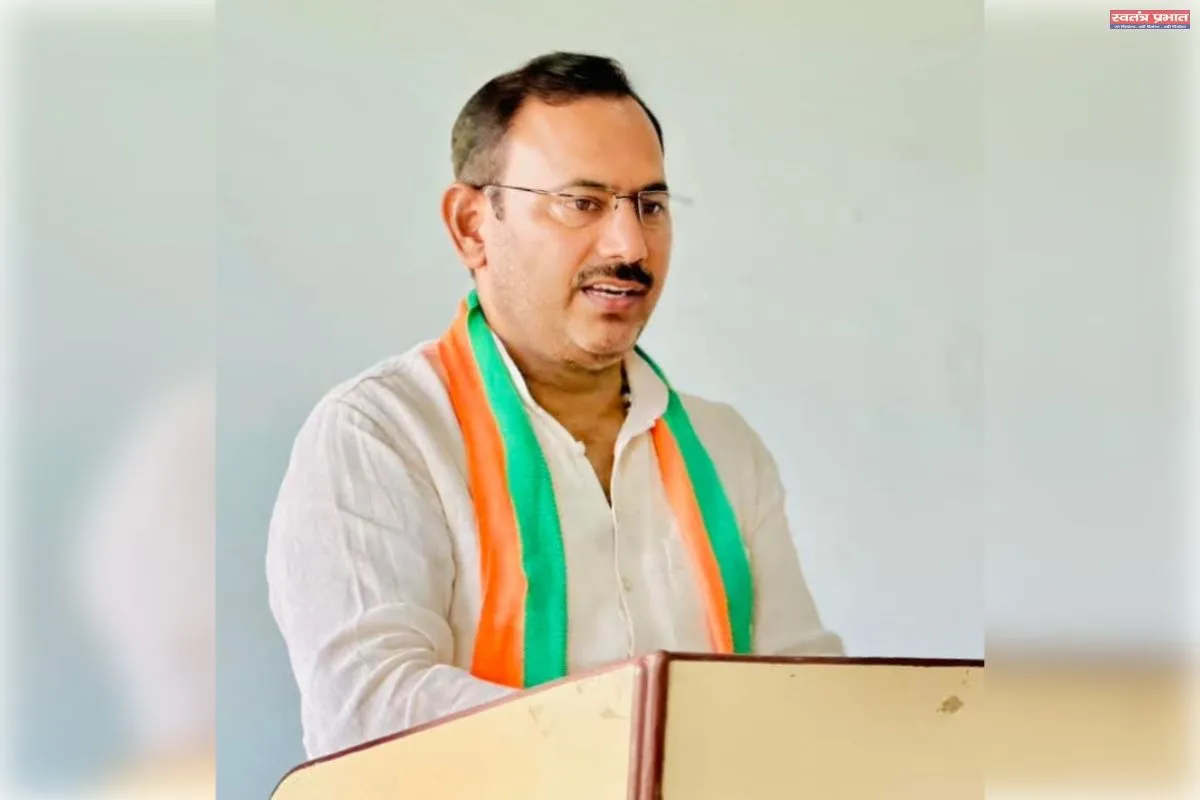 राजनीति में निजी स्तर पर बयानबाजी घटिया मानसिकता का प्रतीक - त्र्यंबक त्रिपाठी 