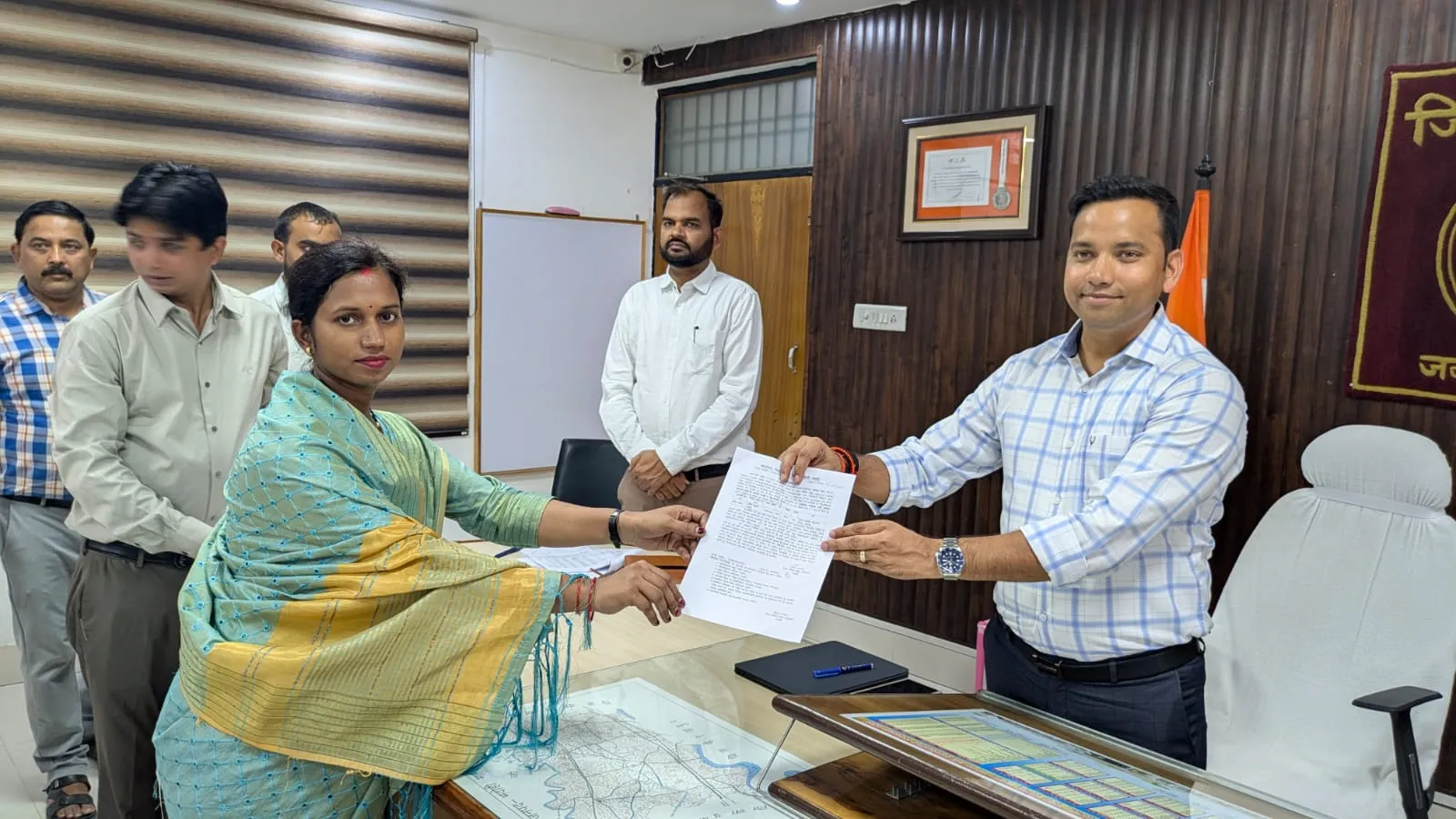 उच्चीकृत कस्तूरबा गांधी बालिका विद्यालयों में चयनित अभ्यर्थियों को डीएम ने दिया नियुक्ति पत्र
