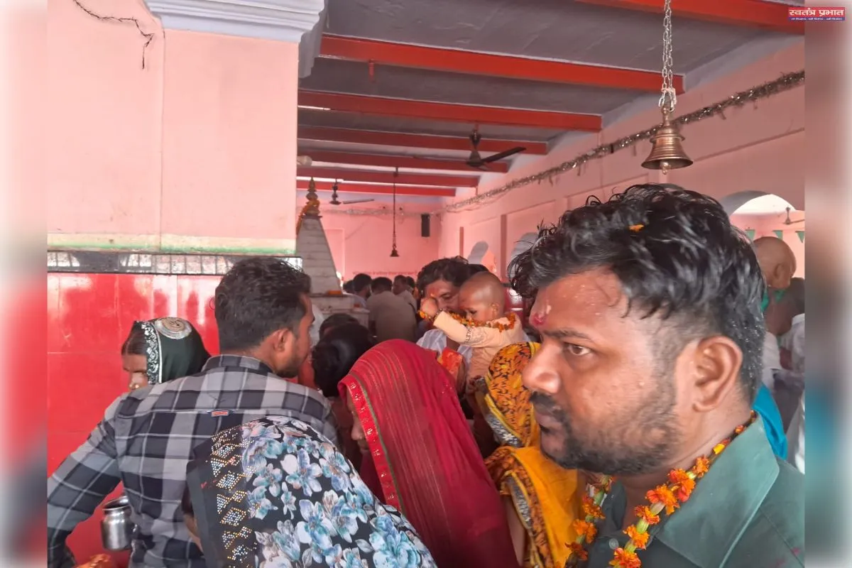गड़बडा शीतला धाम में मंदिर प्रबंधक के सह पर मंदिर के अंदर  अराजक तत्वों का बोलबाला। 