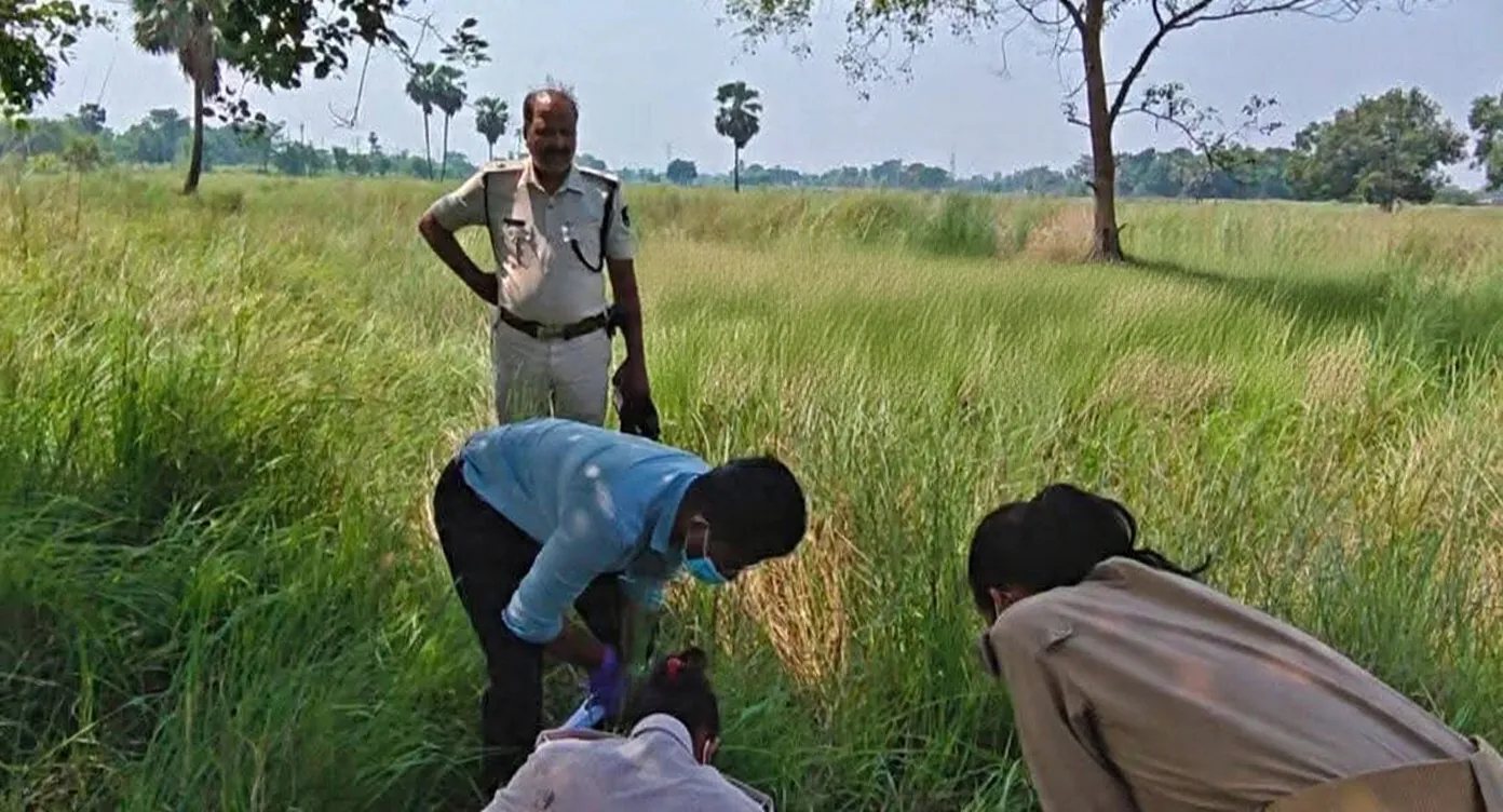 एकमा में नाबालिग से सामूहिक दुष्कर्म, तीन आरोपियों के विरुद्ध प्राथमिकी दर्ज, एक आरोपी हिरासत में; मामले के उद्भेदन हेतु एसआईटी गठित