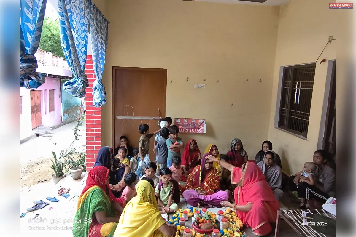 आंगनबाड़ी केंद्र लालपुर प्रथम पर गर्भवती महिला का किया गया गोदभराई।