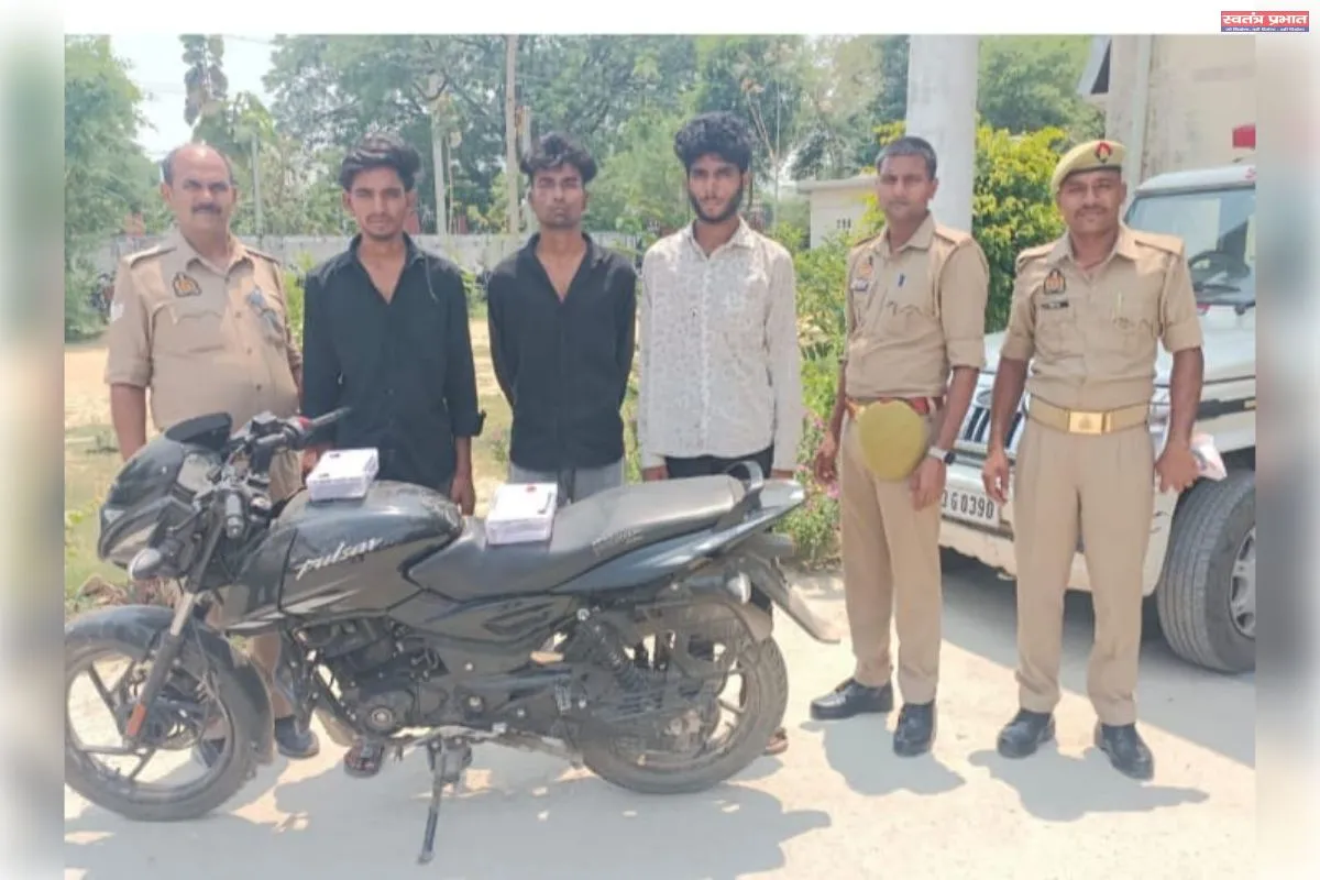 चोरी की मोटरसइकिल , व अवैध तमंचे के साथ तीन अभियुक्त गिरफ्तार                              
