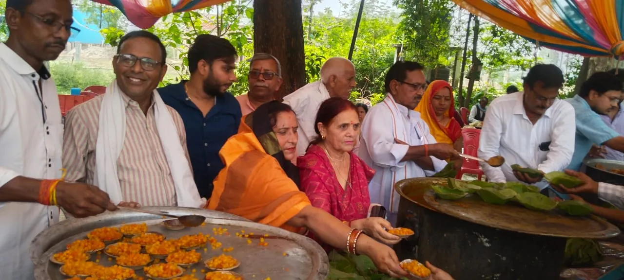 जेष्ठ माह के दूसरे बड़े मंगल पर हनुमान गढ़ी मंदिर में भव्य धार्मिक आयोजन, विशाल भंडारे में उमड़ा श्रद्धालुओं का सैलाब