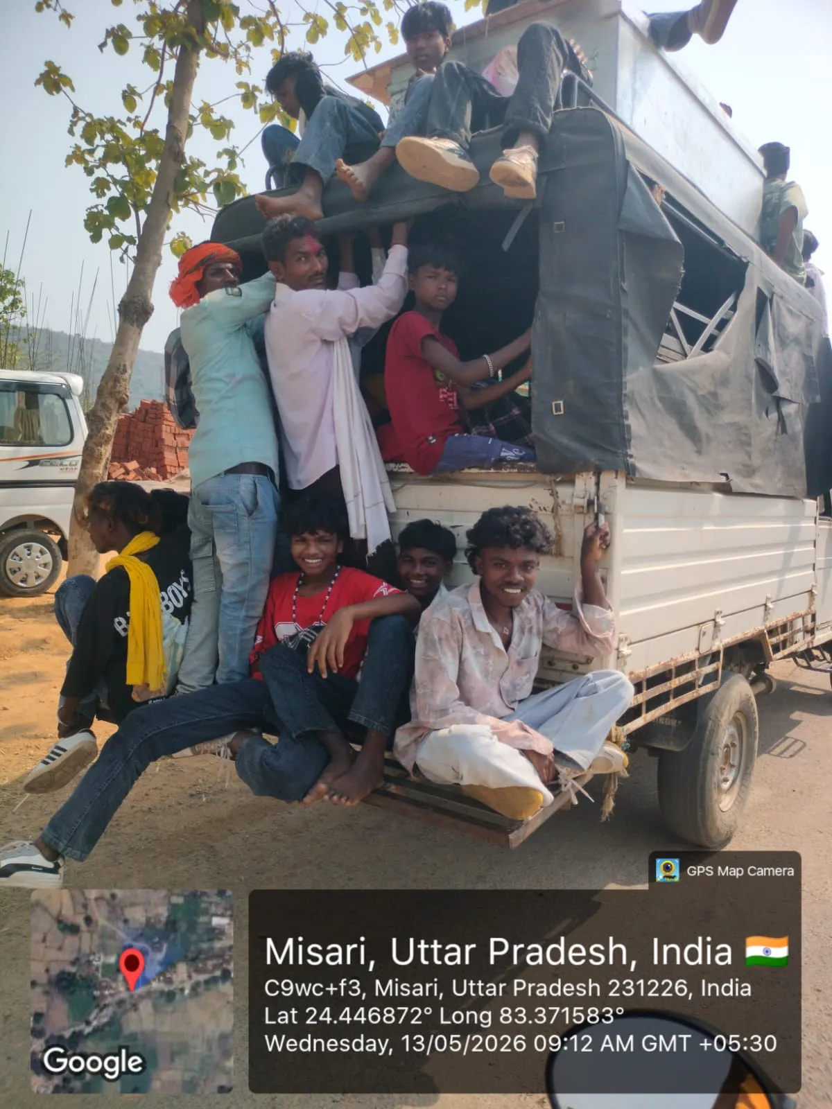 कोन क्षेत्र में  सरपट  दौड़ रही हैं डग्गामार ओवरलोड सवारी  गाड़ियां, लोगों ने   किया रोक  लगाने की मांग