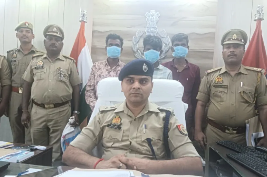 बलरामपुर पुलिस ने हत्या की घटना का किया खुलासा, तीन आरोपी गिरफ्तार