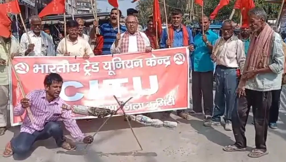 नीट की परीक्षा पेपर लीक होने के दोषी प्रधानमंत्री इस्तीफा दो