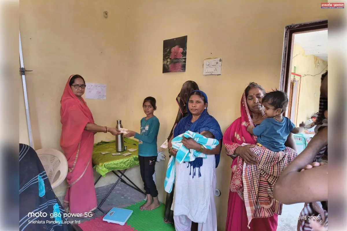 आंगनबाड़ी केन्द्र पर मनाया गया टीकाकरण सत्र