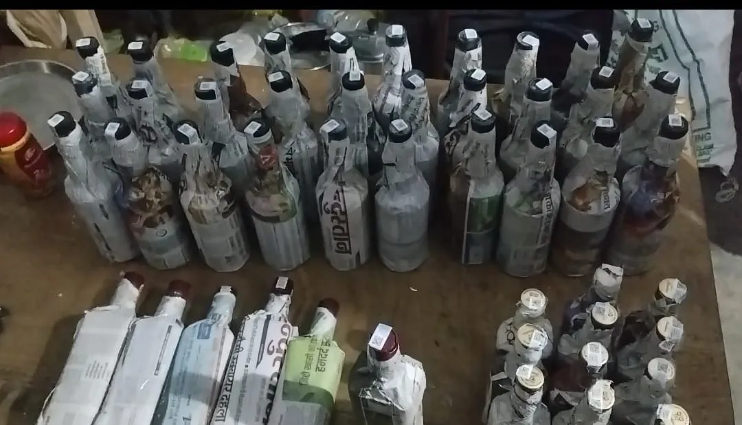 बिहार ले जा रहे अंग्रेजी शराब के साथ तस्कर गिरफ्तार