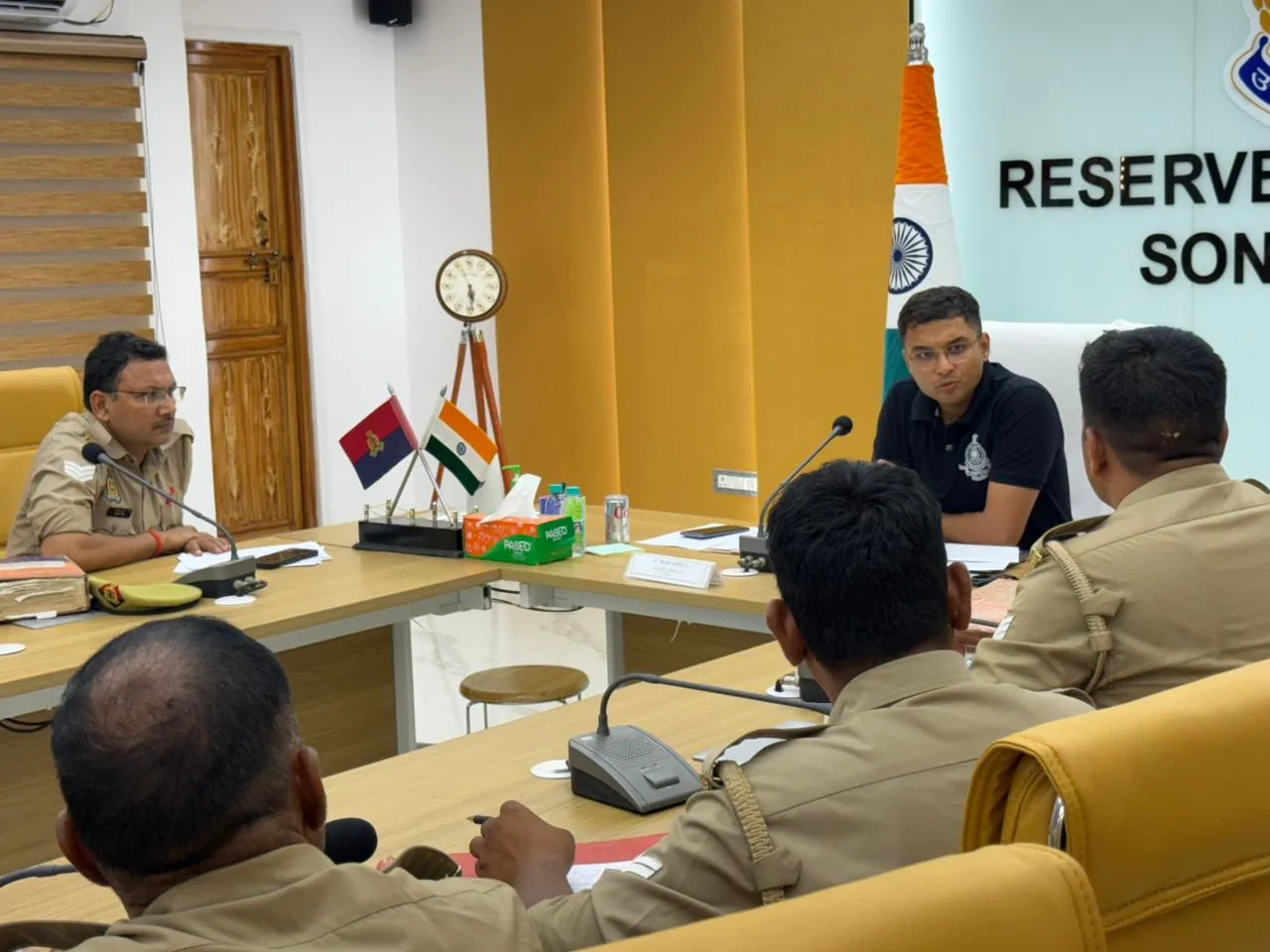 अपर पुलिस अधीक्षक (ऑपरेशन) द्वारा पुलिस लाइन  में जनपद के समस्त हेड मोहर्रिरों के साथ की गई समीक्षा बैठक, ई-मालखाना प्रणाली को प्रभावी ढंग से संचालित किये जाने हेतु दिए गए आवश्यक दिशा-निर्देश