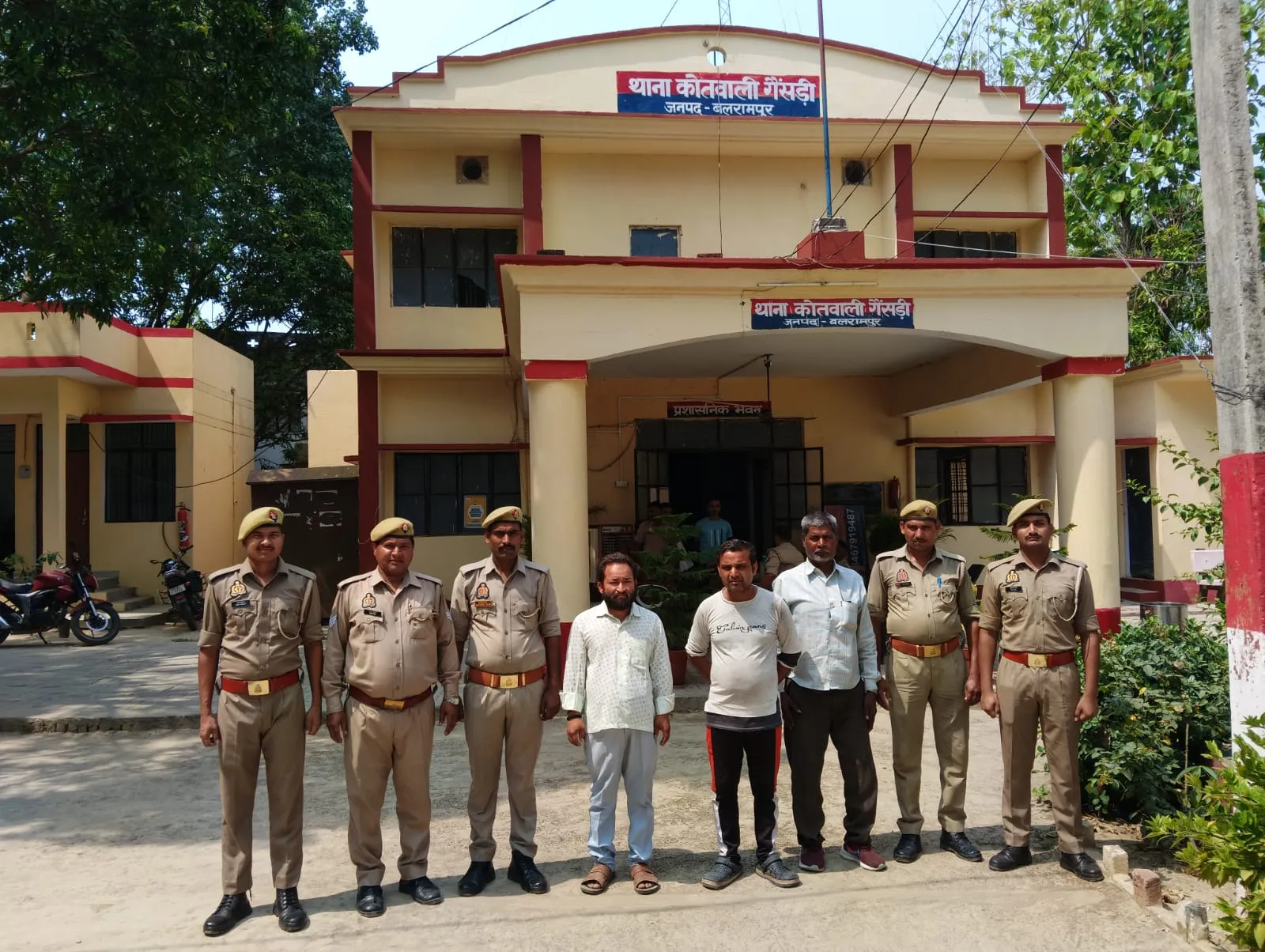 गैसड़ी पुलिस का ताबड़तोड़ अभियान, तीन वारंटी अभियुक्त गिरफ्तार