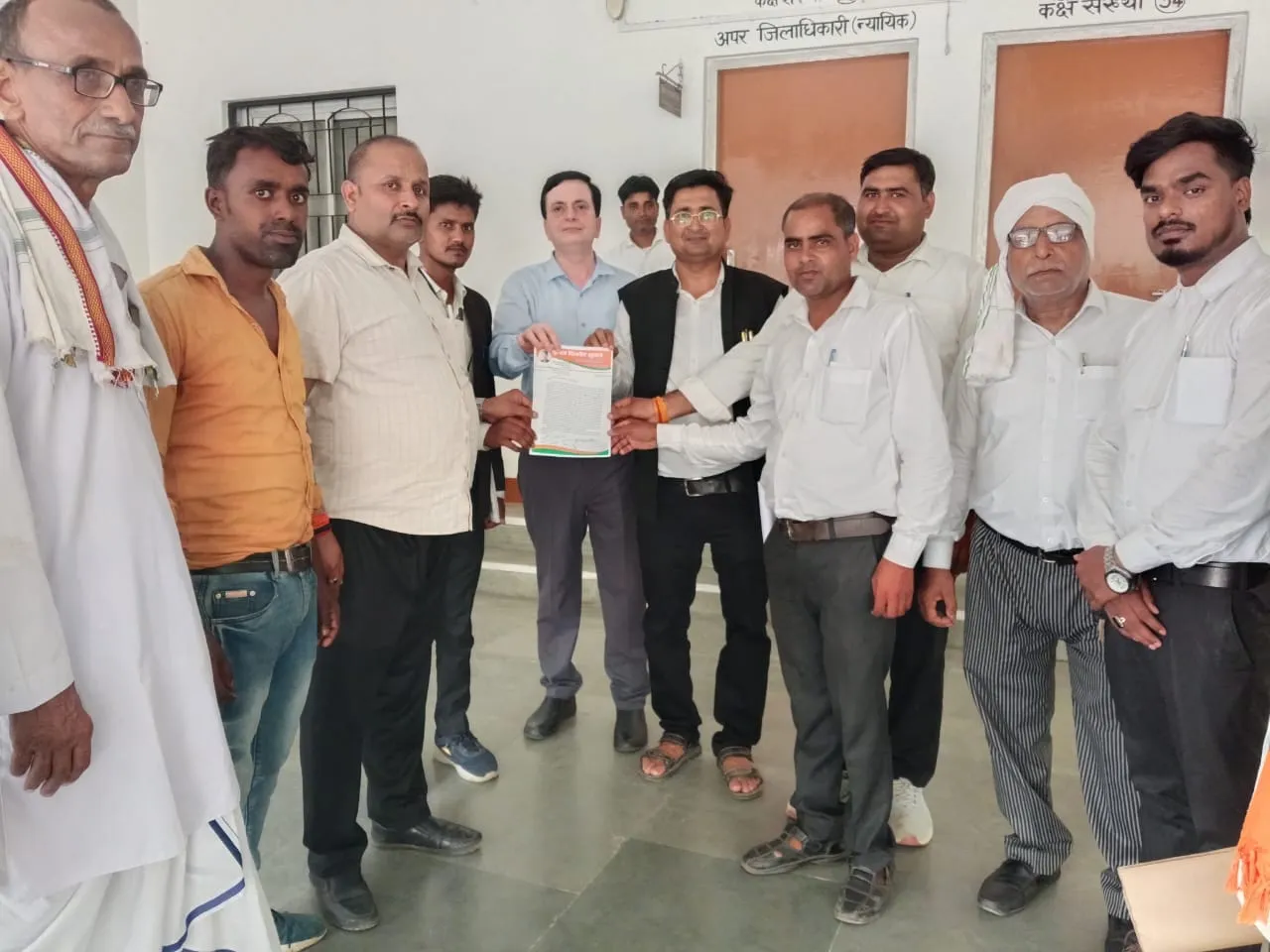 लौकहवा डिप पर पुल निर्माण की मांग तेज, मुख्यमंत्री के नाम सौंपा ज्ञापन