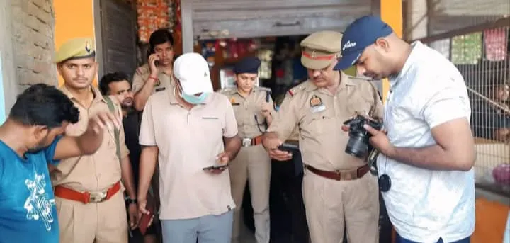 किराने की दुकान के संचालक का संदिग्ध परिस्थितियों में दुकान के अन्दर मिला शव