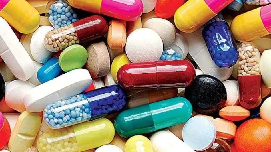 ऑनलाइन दवा बिक्री के विरोध में प्रयागराज बंद, मेडिकल दुकानों पर लटके ताले।