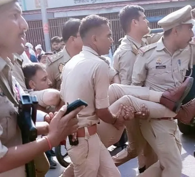 स्वरूप रानी अस्पताल में अधिवक्ताओं और जूनियर डॉक्टरों के बीच हिंसक झड़प।