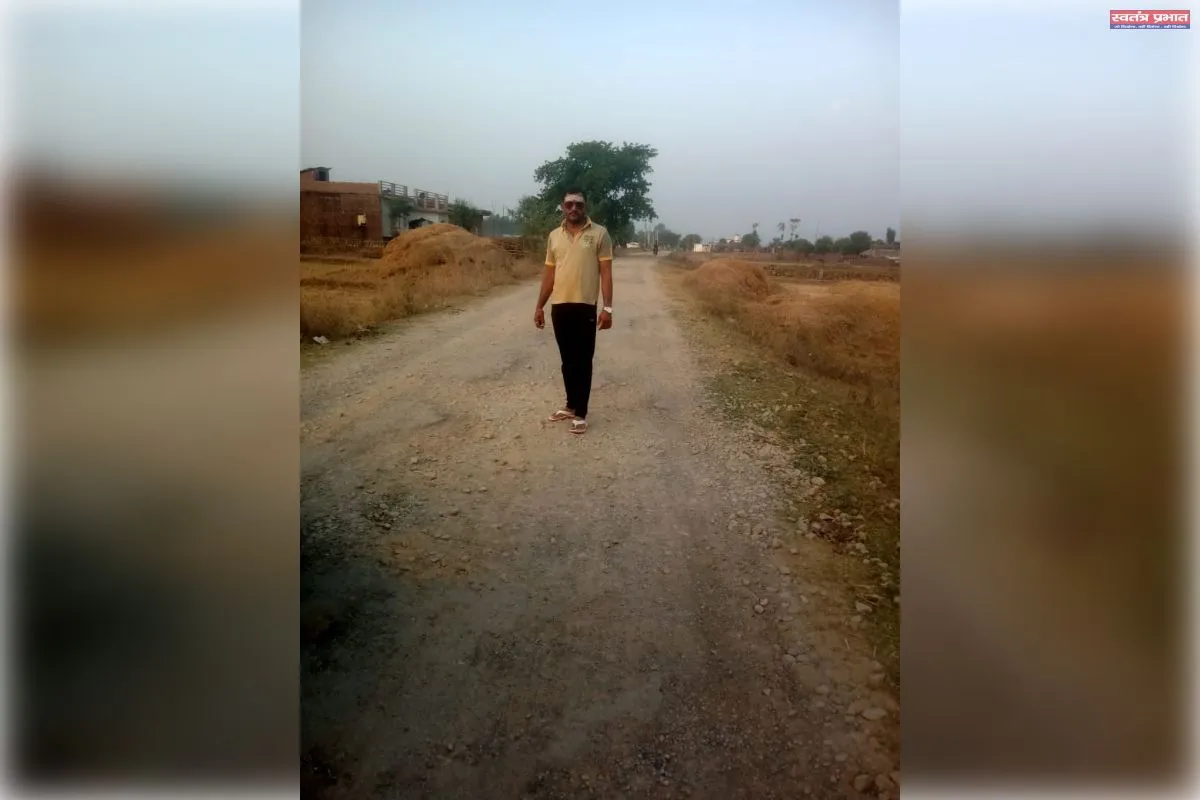 गड्ढे में तब्दील है कोटार नाथ धाम का रास्ता पीडब्ल्यूडी से बनी है सड़क नहीं हुआ सड़क का मरम्मत कई वर्षों से गड्ढे में है तब्दील