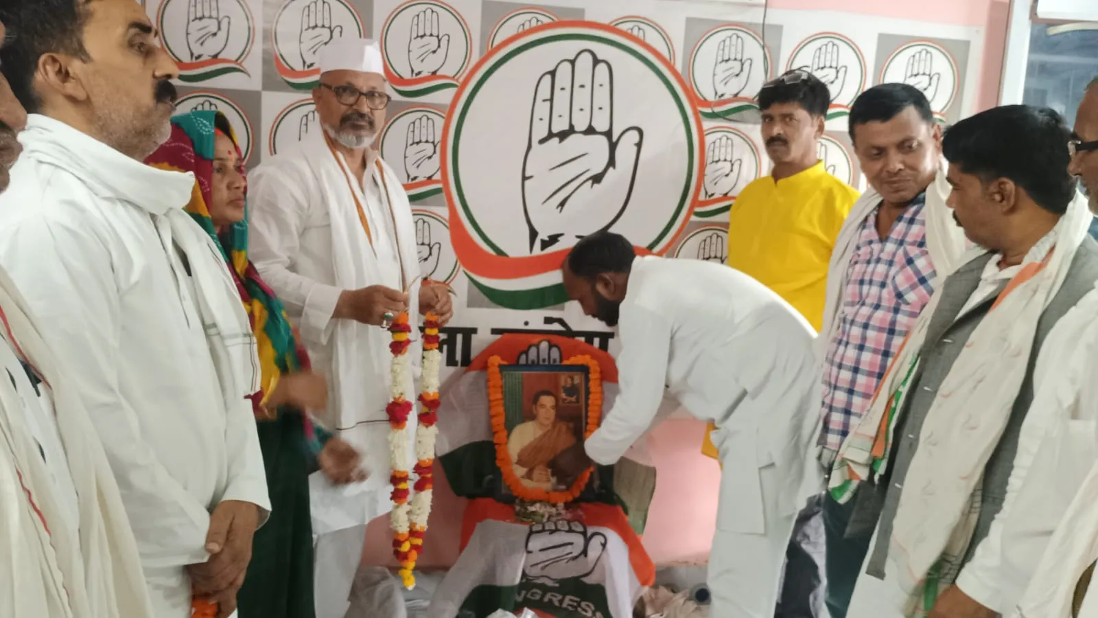जिला  पार्टी कार्यालय पर कांग्रेसियों ने मनाई  पूर्व प्रधानमंत्री स्व. राजीव गाँधी की पुण्यतिथि , किया श्रद्धांजलि सभा का आयोजन