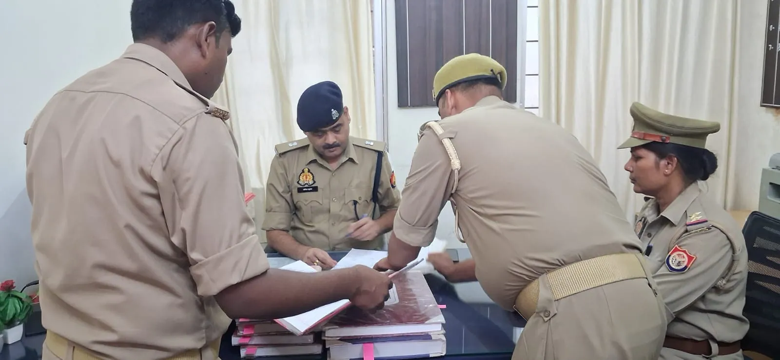 अपर पुलिस अधीक्षक मुख्यालय ने महिला थाना रॉबर्ट्सगंज का किया अर्धवार्षिक निरीक्षण , अभिलेखों,  दिए आवश्यक दिशा-निर्देश
