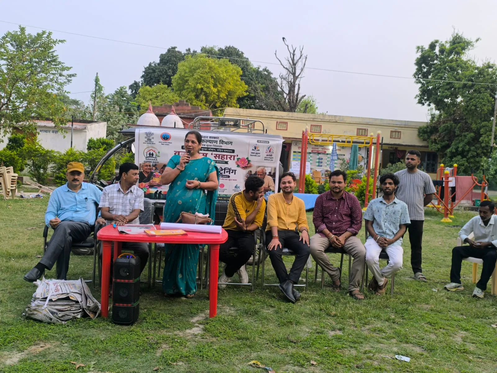 हस्तशिल्प सीख बदल रहे जीवन के रंग, वृद्धाश्रम “सहारा” में वरिष्ठ नागरिकों ने सीखा पेपर क्राफ्ट