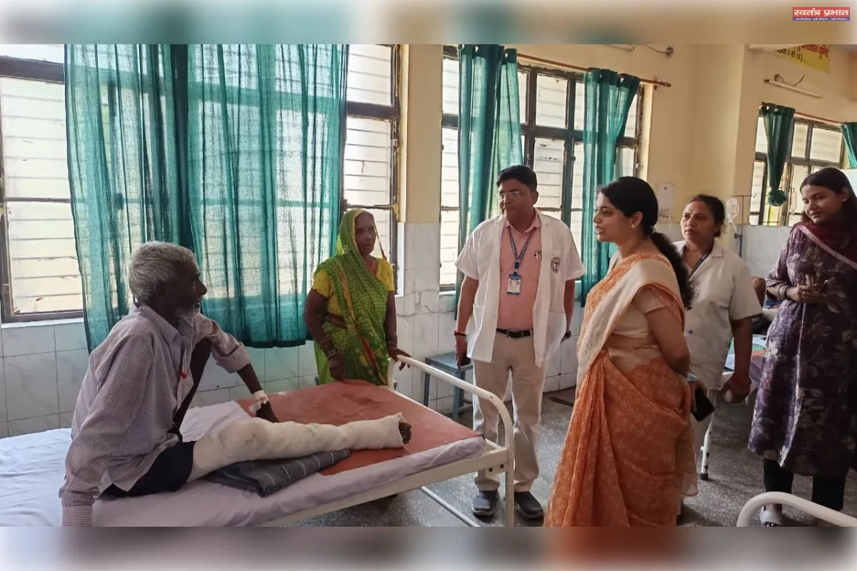 हीट वेव के दृष्टिगत जिलाधिकारी ने जिला चिकित्सालय एवं ट्रामा सेंटर का किया औचक निरीक्षण