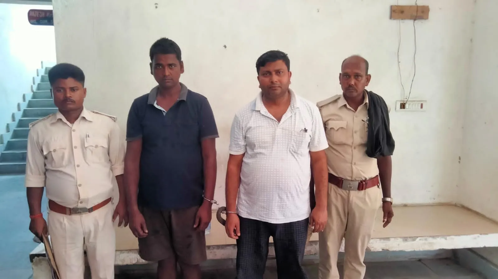 पहले अवैध  शराब तस्करी में बाप, अब चोरी के मंगलसूत्र खरीदने के आरोप में  पुत्र गिरफ्तार