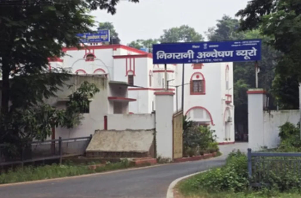 बेगूसराय में रिश्वतखोर बाबू गिरफ्तार, 5 हजार लेते ही विजिलेंस ने दबोचा