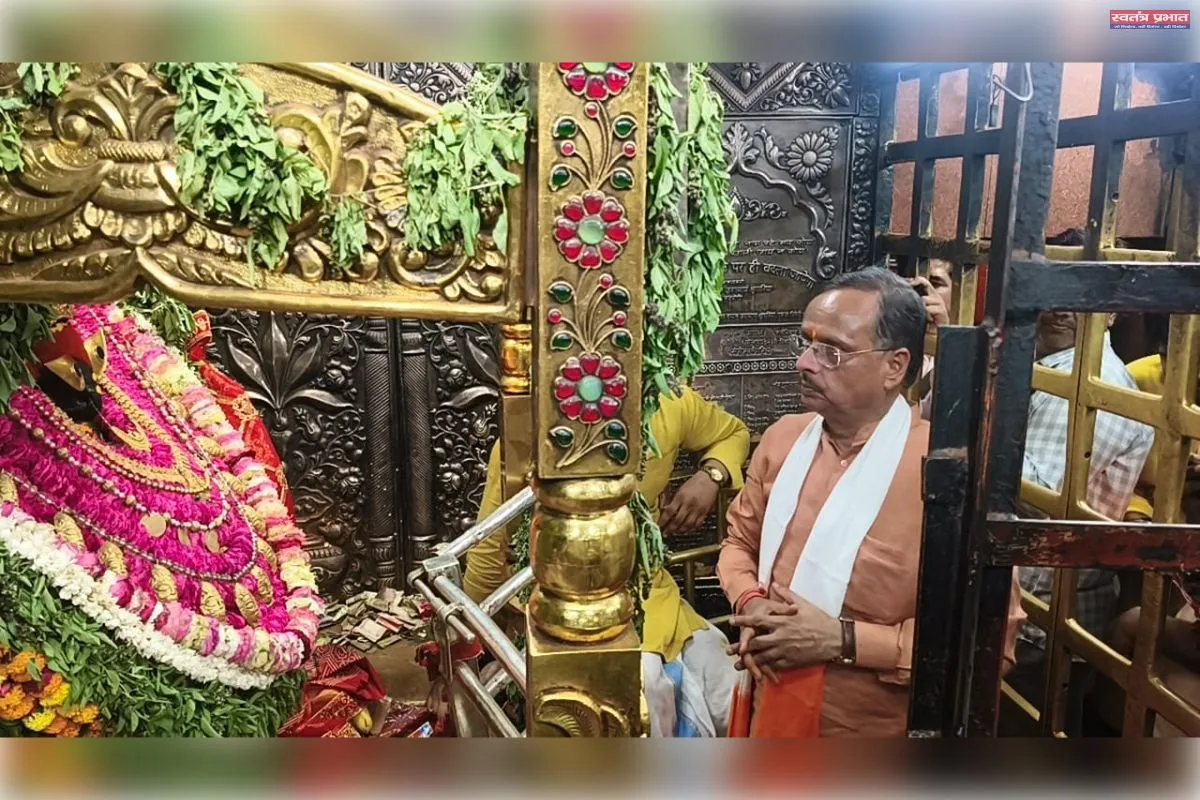 उपमुख्यमंत्री ने किया मां विंध्यवासिनी का दर्शन