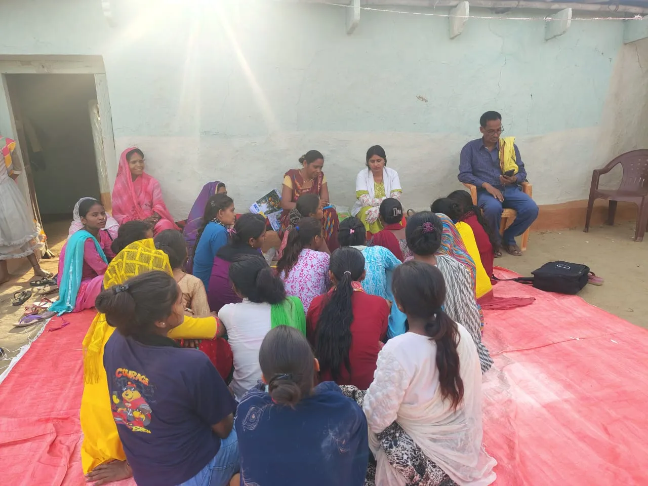 विश्व पोषण और मासिक धर्म स्वच्छता दिवस पर सोनभद्र विकास समिति ने ग्रामीणों को किया जागरूक- राजेश चौबे