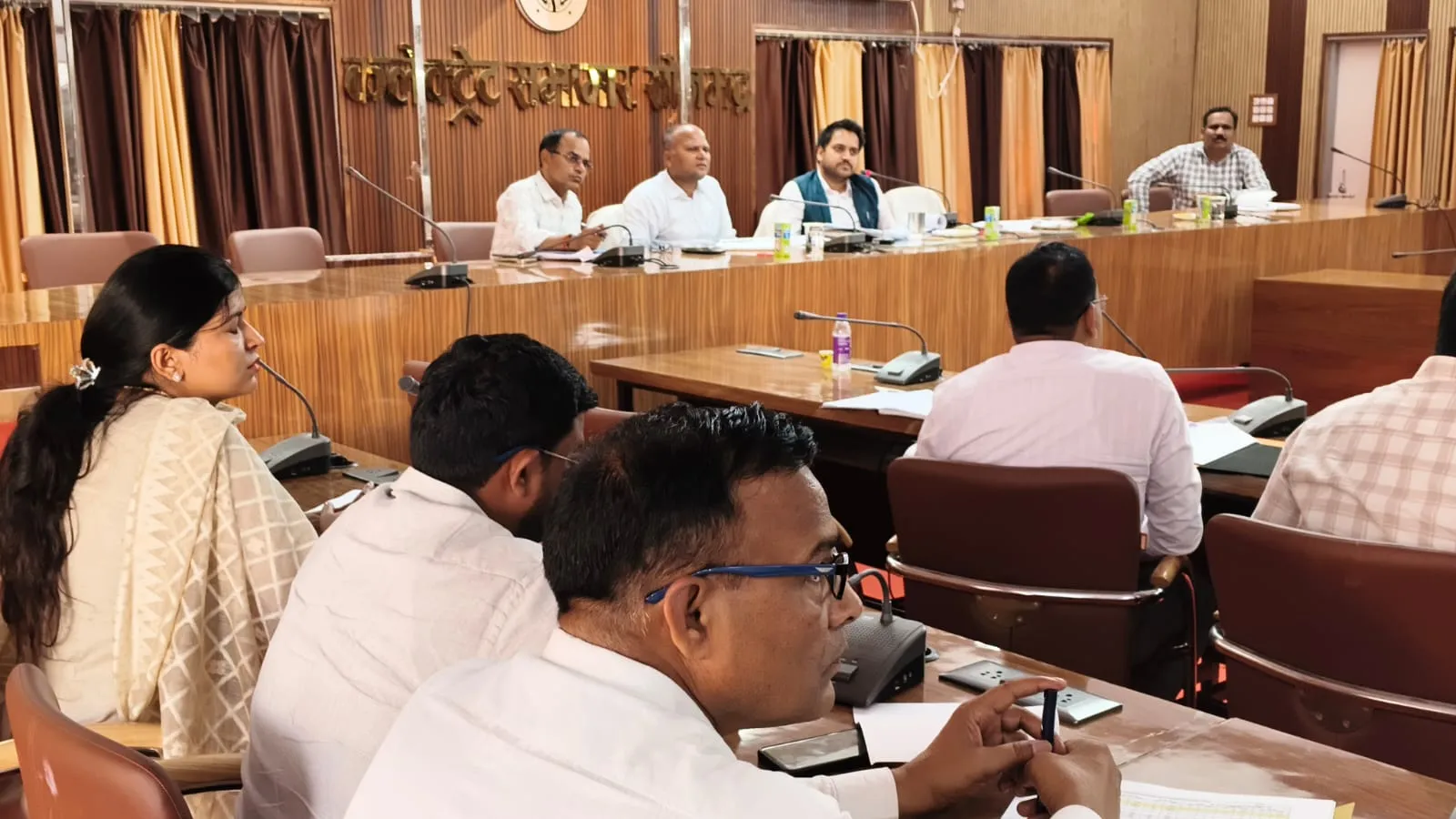 बरसात से पहले नालों की सफाई हर हाल में पूर्ण करें, लापरवाही पर होगी कार्रवाई-जिलाधिकारी