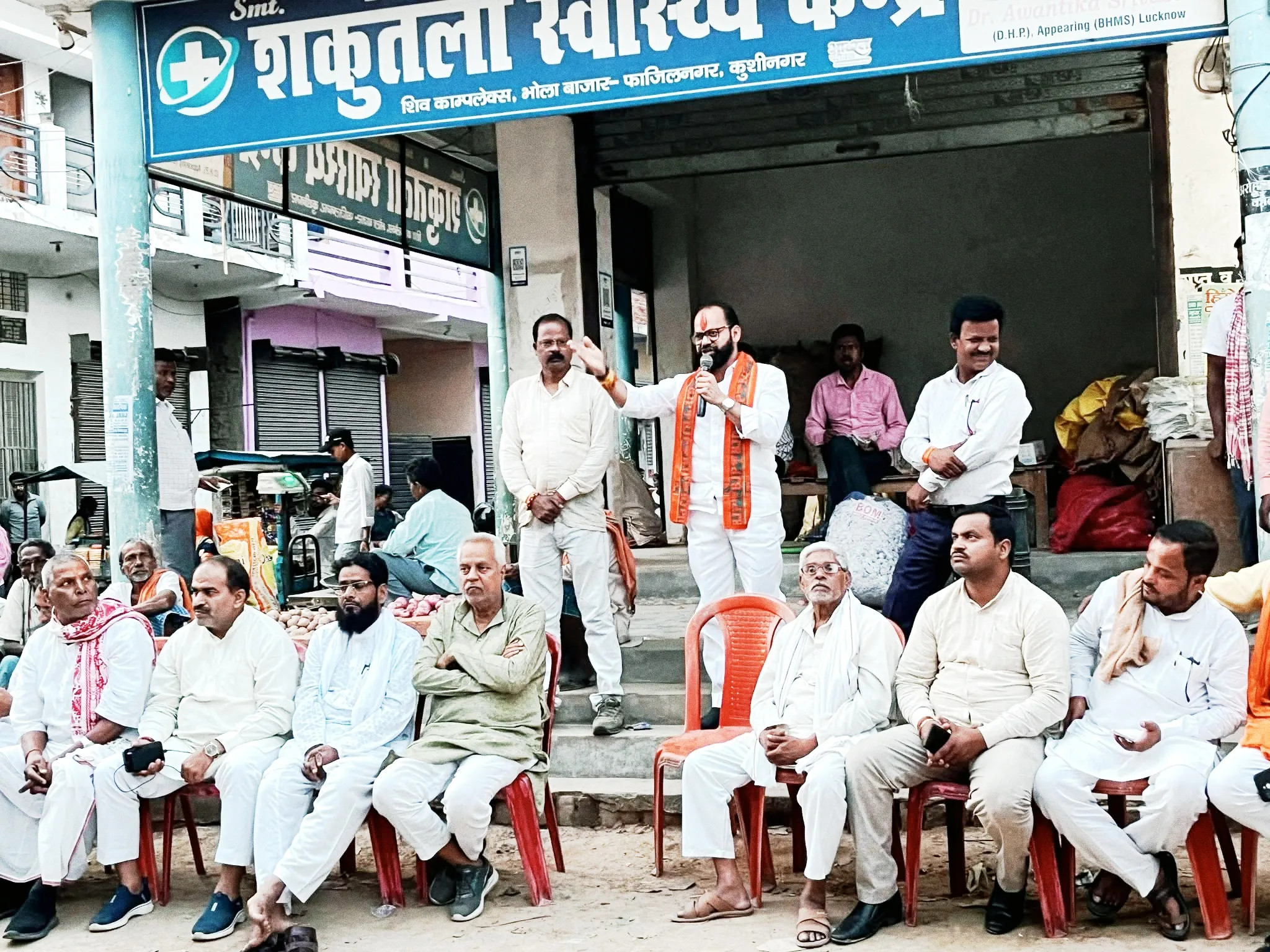 फाजिलनगर में भाजपा की नुक्कड़ सभा, सुनीता शाही के समर्थन में मनीष जायसवाल ने मांगे वोट
