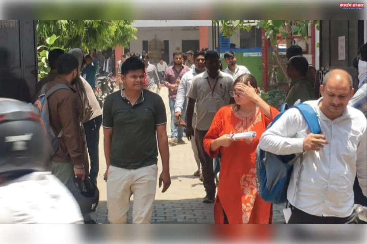 मिर्जापुर में शांतिपूर्ण ढंग से सम्पन्न हुई लेखपाल भर्ती परीक्षा, कई केंद्रों पर दिखी अभ्यर्थियों की भीड़