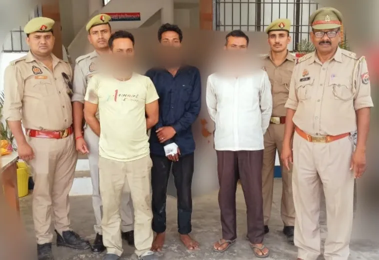 चोपन पुलिस की बड़ी कार्यवाही, मारपीट व जानलेवा हमले के मुकदमे में वांछित 03 नफर अभियुक्त गिरफ्तार, भेजा न्यायालय