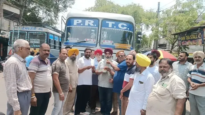 पंजाब ट्रेड कमीशन द्वारा बड़ी मांग पूरी होने पर महेंद्रगंज मार्केट के दुकानदारों में खुशी की लहर