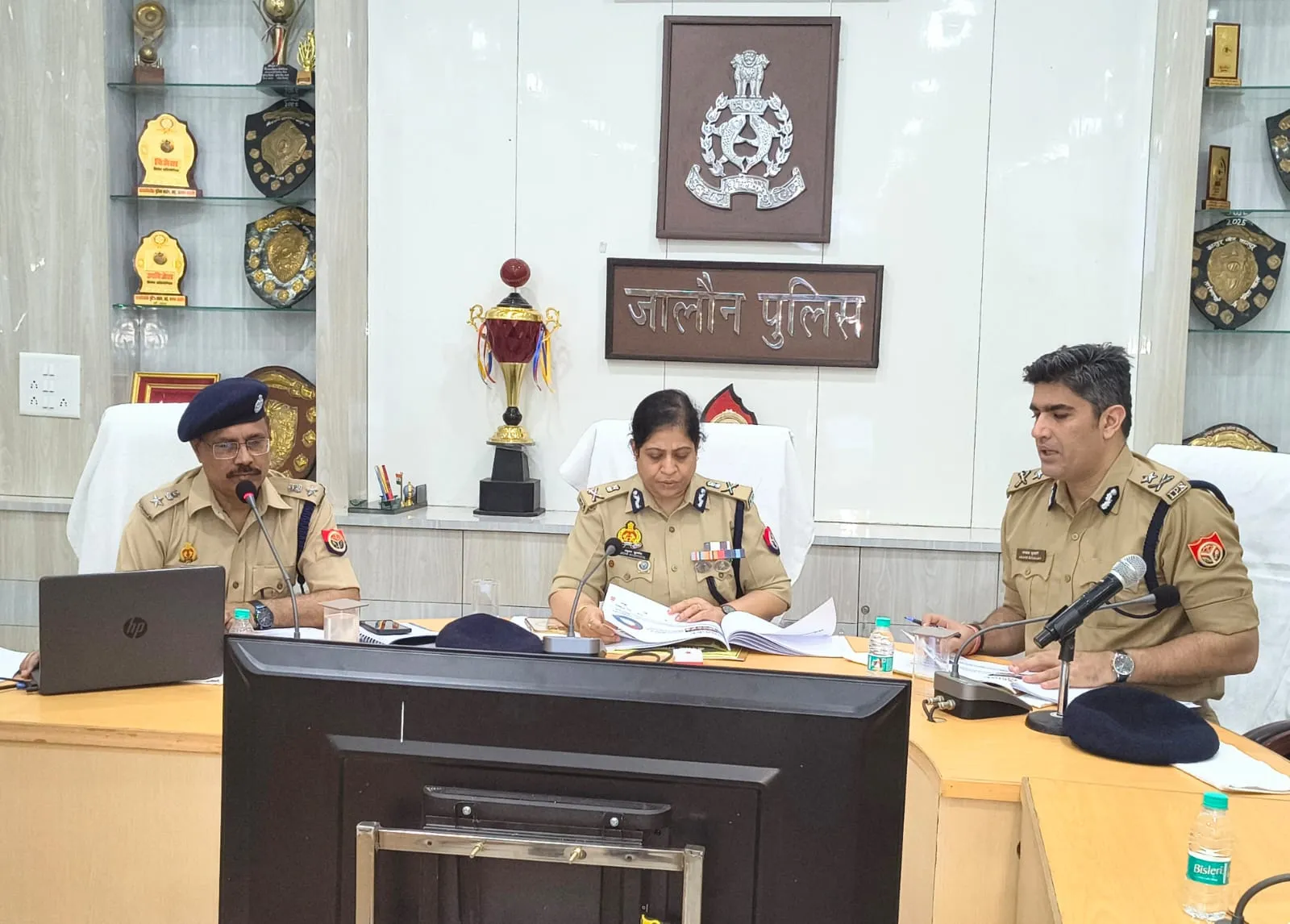 एडीजी जोन अनुपम कुलश्रेष्ठ ने जालौन में साइबर अपराध, कानून व्यवस्था पर दिये दिशा निर्देश 